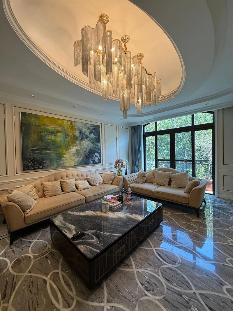 中海九号公馆别墅样板间，高端豪华且性价比高，户型多样