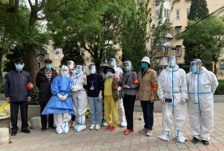 疫情一线人员都有谁？医护、志愿者、民警及基层干部全涵盖